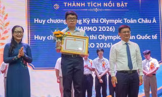 Hành trình chinh phục huy chương Olympic Toán Quốc tế của nam sinh Năng Khiếu
