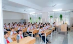 Phụ huynh ở TPHCM bức xúc vì phải đến họp sớm để giành 'chỗ đẹp' cho con