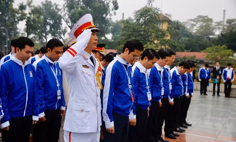 [ẢNH] Dâng hương tưởng nhớ Anh hùng liệt sỹ và vào Lăng viếng Bác