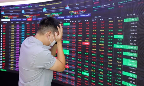 Thị trường chứng khoán đảo chiều đột ngột