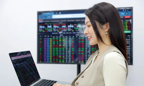 Chứng khoán gay cấn với pha 'cua gắt' gần 60 điểm