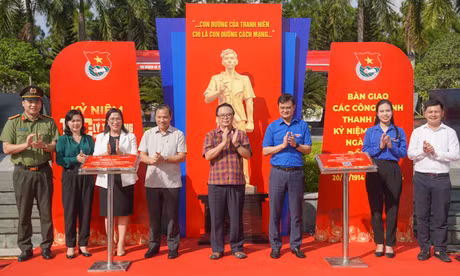 Trao tặng công trình thanh niên tại Khu tưởng niệm anh Lý Tự Trọng