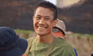 Một cảnh trong phim Mưa đỏ .