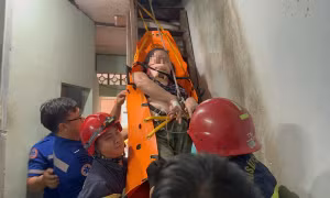 Thanh niên cầm dao rựa chém người trên phố
