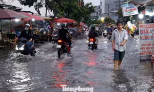 [VIDEO] Chuyên gia cảnh báo về mưa bão kết hợp triều cường ở TPHCM