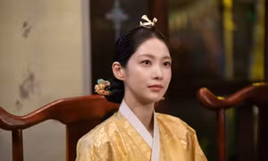 Nữ phụ Perfect Crown trở thành nhân tố sáng nhất, vừa diễn hay vừa đẹp quyền quý