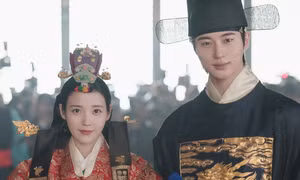 Perfect Crown: Phản biện "phim hư cấu" khó làm dịu ồn ào của Byeon Woo Seok