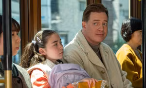 Nam chính "Xác ướp Ai Cập" Brendan Fraser gây xúc động khi hóa “người thân thuê”