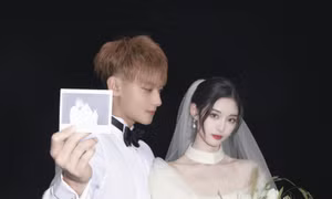 Hôn lễ Hoàng Tử Thao - Từ Nghệ Dương: "Chợ đen" rao vé 16 triệu, ảnh cưới đơn giản