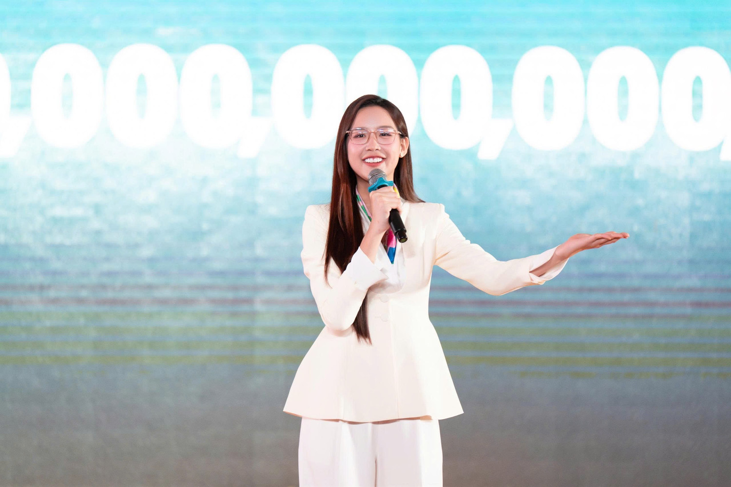 Hoa hậu Bảo Ngọc nêu bật khoảng trống 1.000 tỷ USD