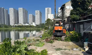 Hà Nội xử lý loạt nhà tôn lấn chiếm quanh khu chung cư cao cấp 