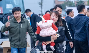 Chuyến xe 0 đồng đưa gần 12.000 thợ mỏ về quê đón Tết