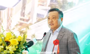 Chủ tịch Hà Nội: Không có chỗ chôn thải bùn nên việc nạo vét sông hồ phải dừng lại