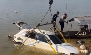 Tìm thấy chiếc xe Mercedes bị lũ cuốn trôi ở Thái Nguyên