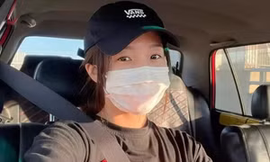 Nữ diễn viên từng đóng 50 bộ phim, nhưng giờ chạy grab