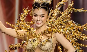 Thí sinh xiếc khỉ, trườn bò trên sân khấu Hoa hậu Hòa bình