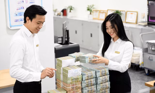 Ngân hàng rầm rộ phát hành chứng chỉ tiền gửi 