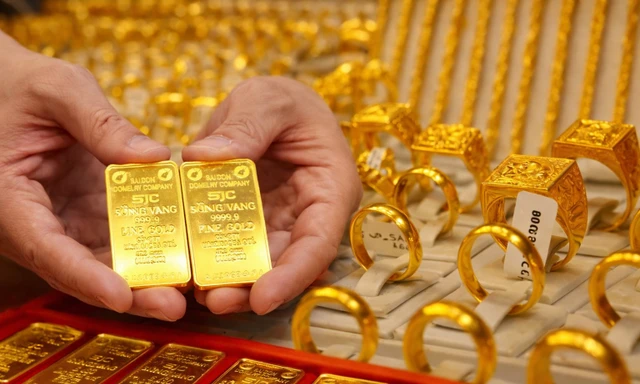 Giá vàng đồng loạt giảm mạnh