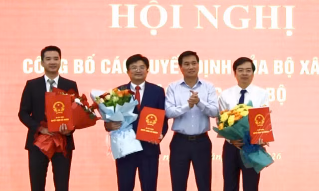 Bộ Xây dựng bổ nhiệm nhiều lãnh đạo cấp Cục, Vụ