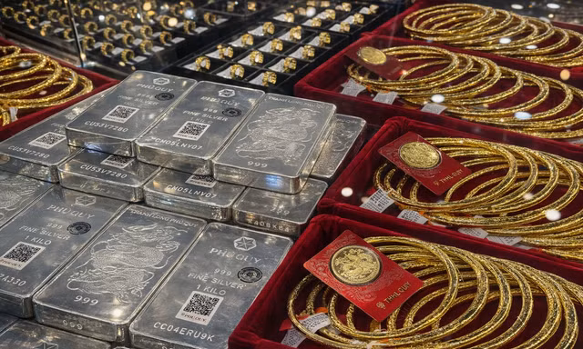 Giá vàng bạc tăng giảm trái chiều 
