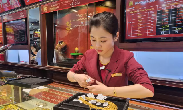 Giá vàng hôm nay (23/6): Lại quay đầu giảm