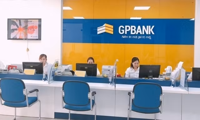 Hai ngân hàng yếu kém phải 'thay tên, chuyển chủ' hiện ra sao? 