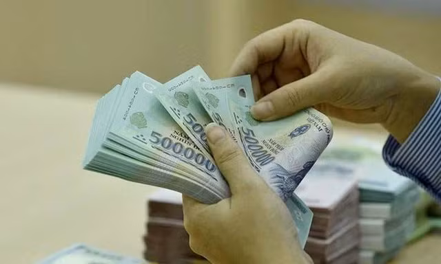 Lãi suất huy động giảm nhưng... không đáng kể