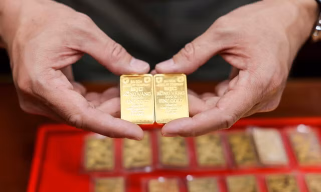 Giá vàng quay đầu giảm