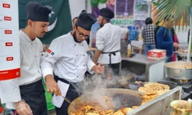 120 gian hàng ẩm thực tạo nên 'hành trình vị giác năm châu'