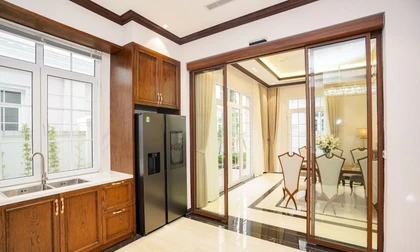 Nhà đẹp 2025: 3 xu hướng cửa & vách kính được yêu thích nhất mà gia chủ không thể bỏ lỡ