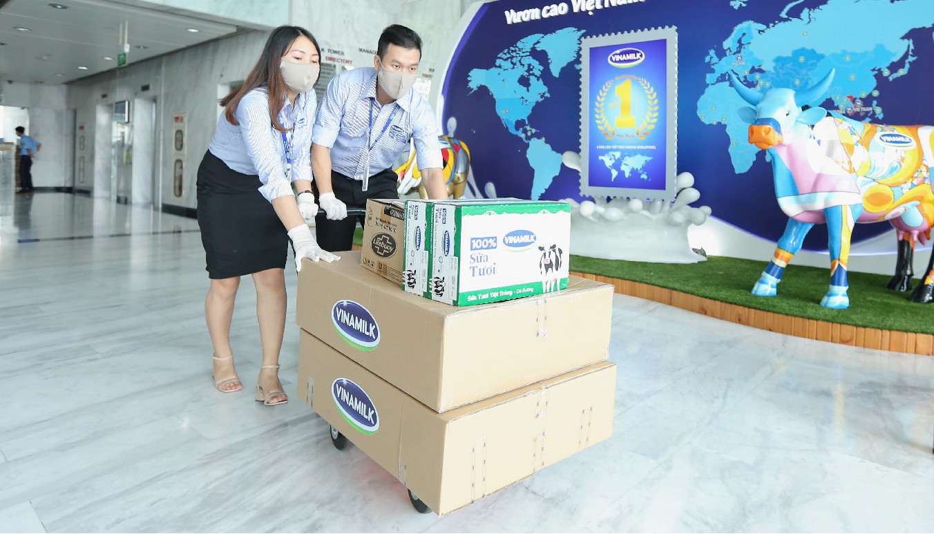 'Triệu bước đi, đẩy lùi cô-vi' - Tấm lòng của nhân viên Vinamilk dành cho trẻ em khó khăn ảnh 4