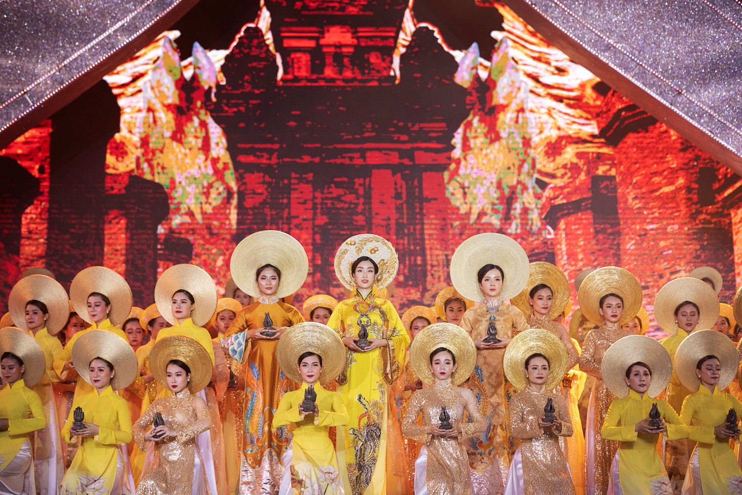 Chủ tịch Trầm hương Khánh Hòa, người cam kết đồng hành lâu dài cùng Tài năng trẻ Việt Nam ảnh 13