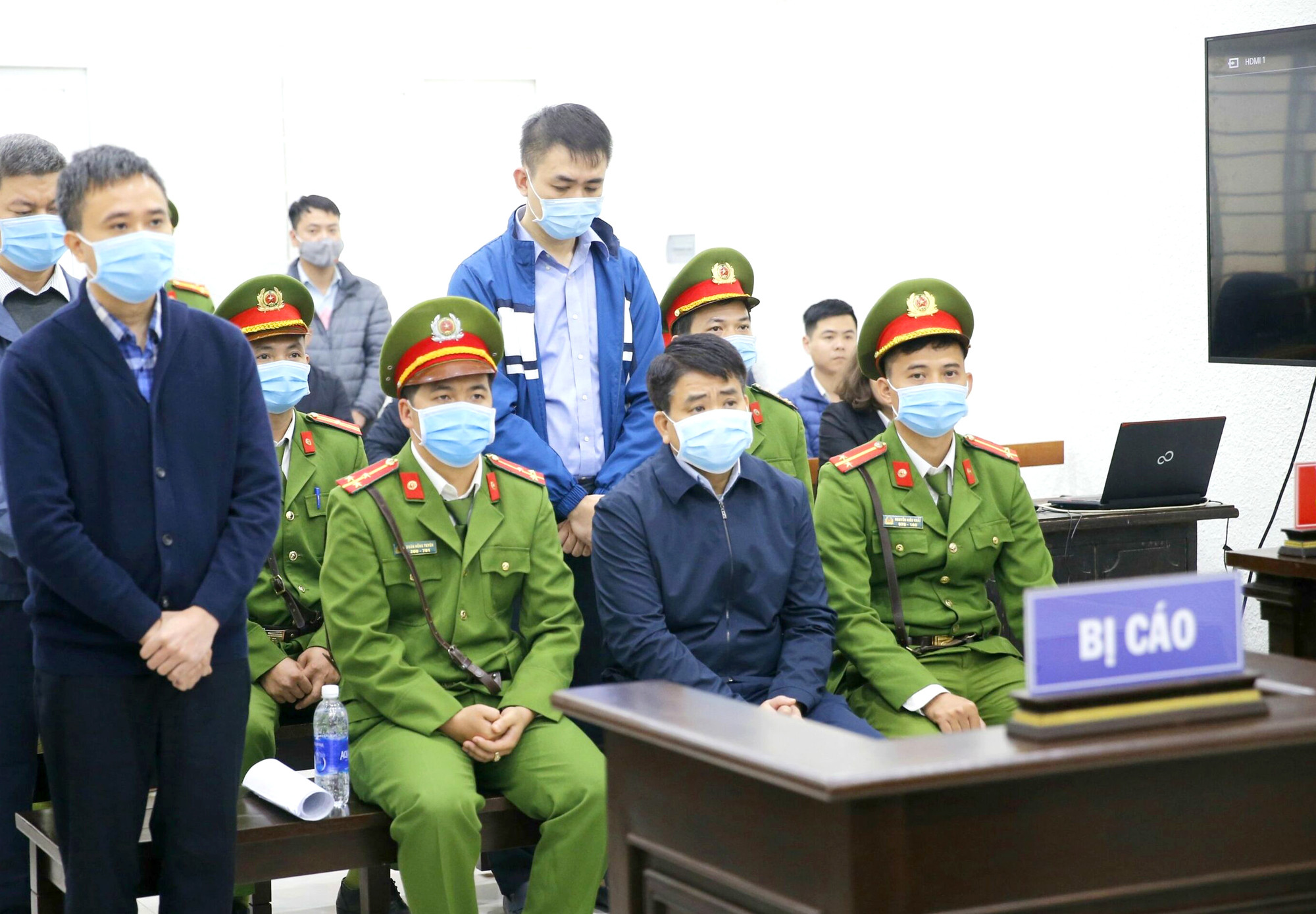 Ông Nguyễn Đức Chung - nguyên Chủ tịch UBND TP Hà Nội và các đồng phạm hầu tòa vì chiếm đoạt tài liệu điều tra vụ án Nhật Cường 10 sự kiện nổi bật năm 2020 ảnh 10