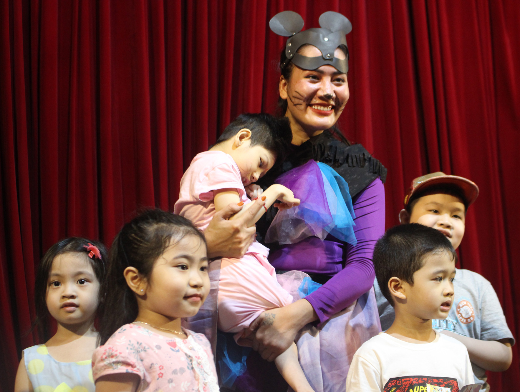 Minh Cúc nói về con bại não: 'Nếu biết mẹ sắp đi công tác về, con luôn thức cả đêm để chờ' ảnh 7