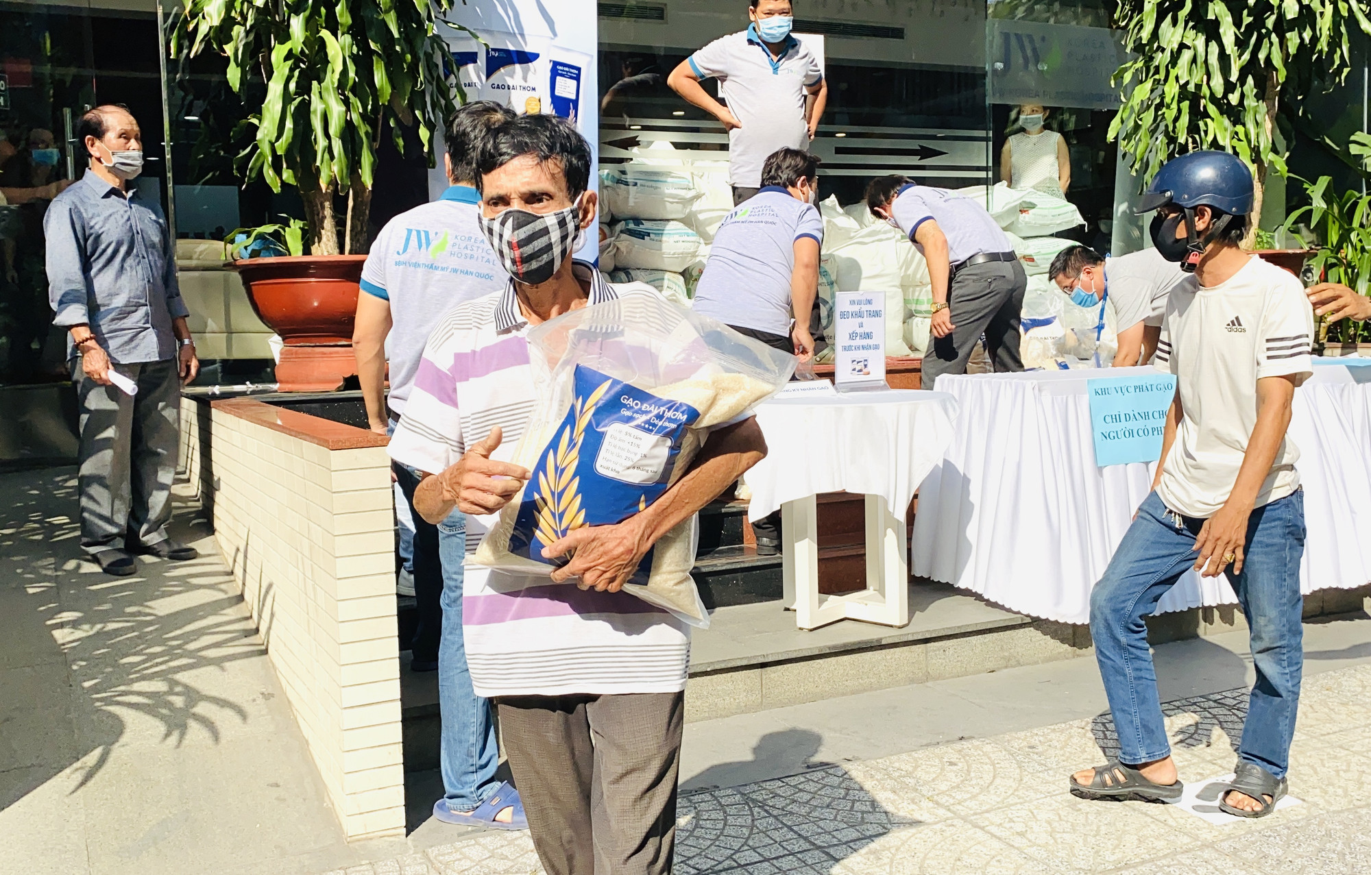 Cha đẻ bật mí về 'ATM gạo' và ước mơ xuất ngoại ảnh 23