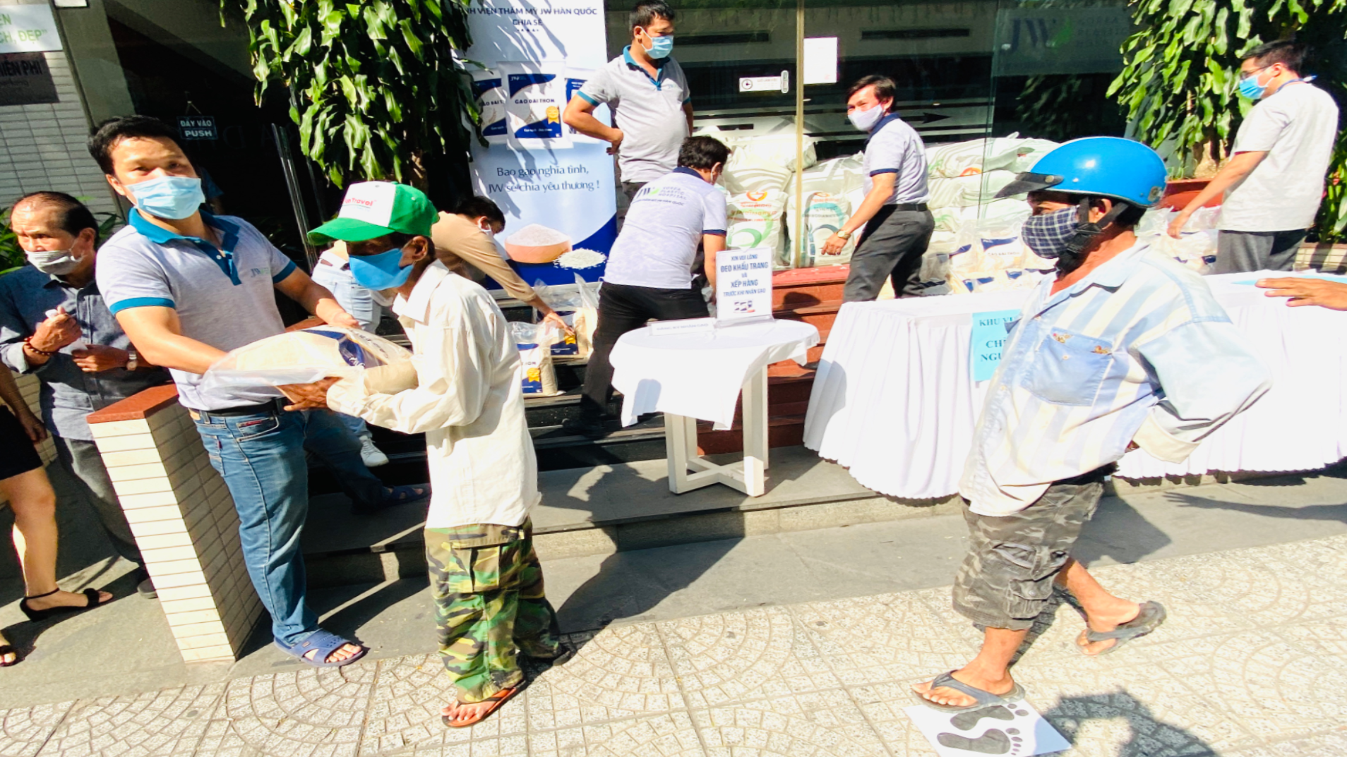 Cha đẻ bật mí về 'ATM gạo' và ước mơ xuất ngoại ảnh 19