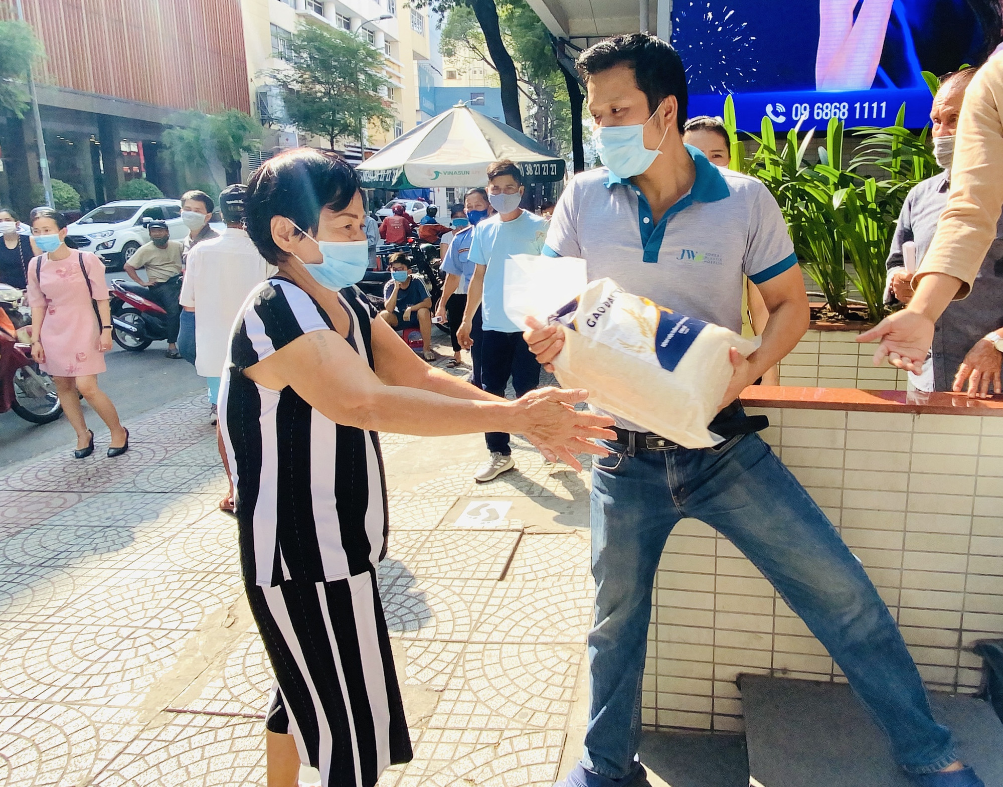 Cha đẻ bật mí về 'ATM gạo' và ước mơ xuất ngoại ảnh 22