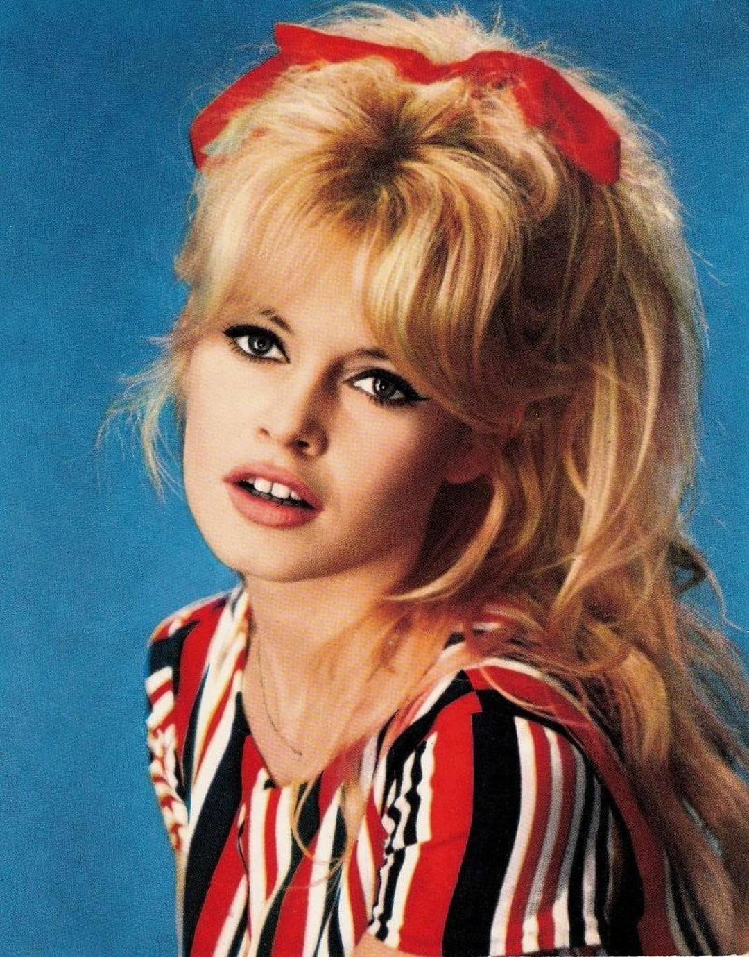Biểu tượng gợi cảm' Brigitte Bardot và những phong cách thời trang dẫn đầu  xu hướng | Báo điện tử Tiền Phong