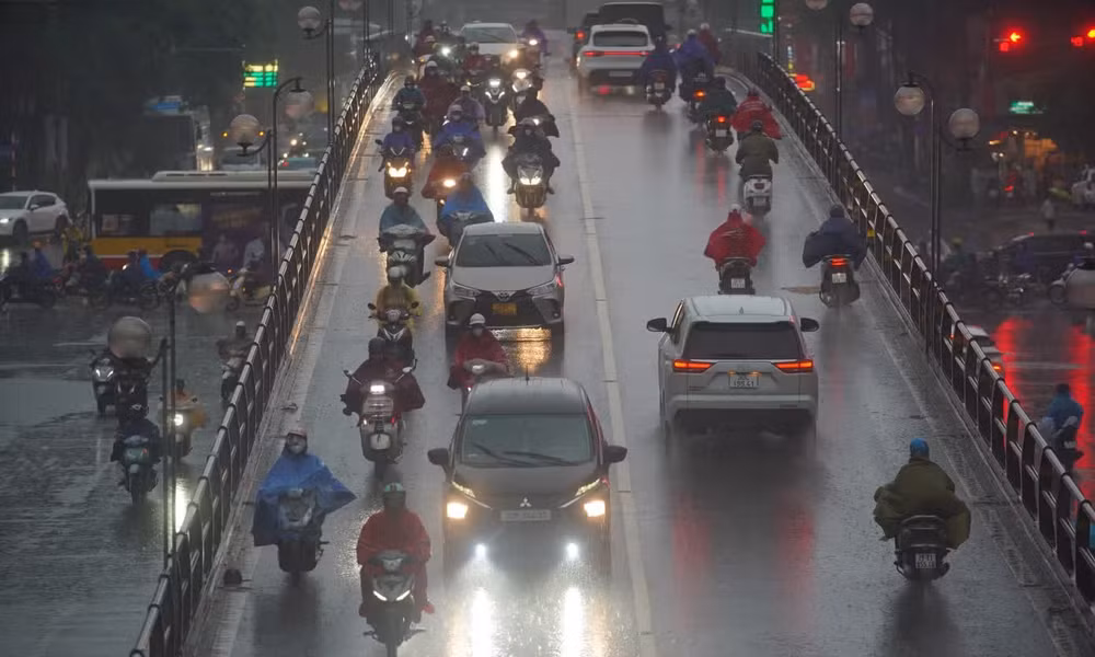 Gió mùa đông bắc tràn về từ chiều tối nay, gây mưa lớn