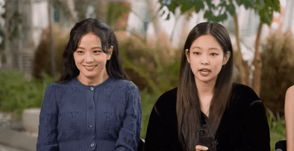 Hình ảnh khiến netizen ấm ức hộ Jisoo BLINKs đồng loạt chê trách YG Ent đối xử chưa tốt với BLACKPINK, vì đâu nên nỗi? ảnh 5