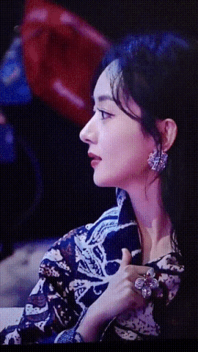 Liên tục đụng hàng Triệu Lệ Dĩnh từ phim ra đời, Viên Băng Nghiên đang muốn “ké fame” đàn chị? ảnh 4