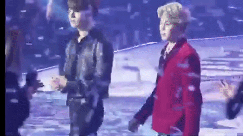 Jimin chỉ liếc nhẹ Jeongyeon rồi quay đi thật nhanh với gương mặt lạnh lùng. Hoang mang cực độ trước mối quan hệ khó hiểu giữa Jimin (BTS) và Jeongyeon (TWICE) ảnh 7
