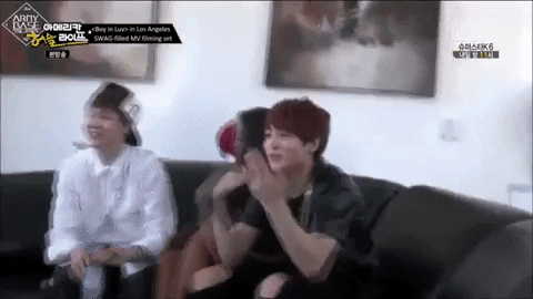 Jungkook (BTS) - chàng trai sở hữu “trái tim thỏ đế” khi đứng trước con gái? ảnh 3