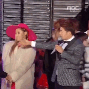 Jungkook (BTS) - chàng trai sở hữu “trái tim thỏ đế” khi đứng trước con gái? ảnh 6