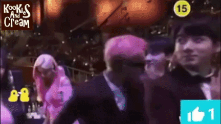 Jungkook (BTS) - chàng trai sở hữu “trái tim thỏ đế” khi đứng trước con gái? ảnh 4