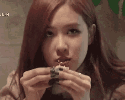 Tuyệt chiêu nào giúp Rosé (BLACKPINK) ăn uống thoải mái mà không sợ tăng cân? ảnh 2