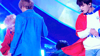 Nghe lý do Jin và Jimin mặc đồ giống nhau, bạn sẽ cảm động rớt nước mắt ảnh 6