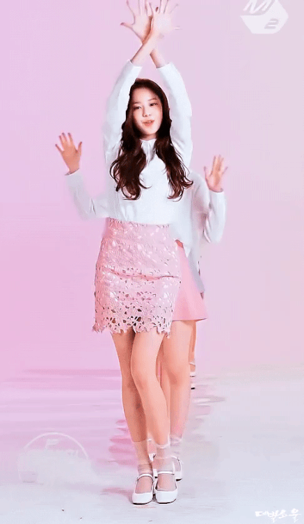 Ngắm cận cảnh đôi chân Jang Won Young để thấy “Thủy thủ Mặt Trăng” là có thật ảnh 2