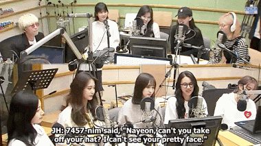 Nayeon bị khán giả thắc mắc vì đội mũ suốt chương trình Kinh nghiệm đầy mình như Nayeon (TWICE) mà cũng mắc phải sai lầm này khi dưỡng da ảnh 2