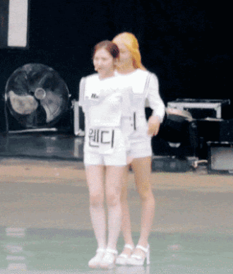 Nữ idol này trắng đến mức nào mà Dispatch cũng phải công nhận là “da trắng phát sáng”? ảnh 5